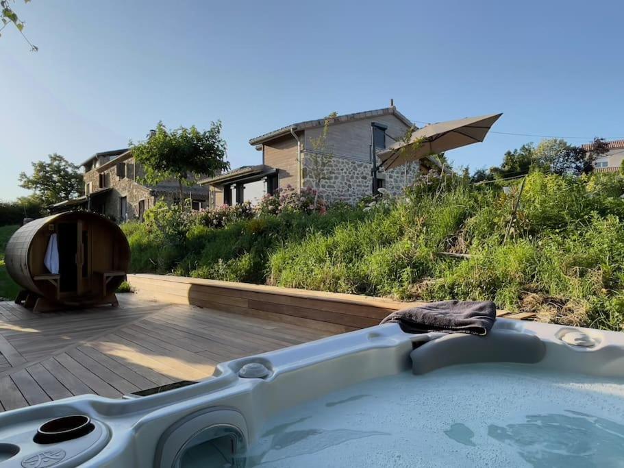 Gite De Charme 5 Etoiles Pour Couple Avec Sauna Et Jacuzzi Exterieurs Privatifs Peaugres Exterior foto