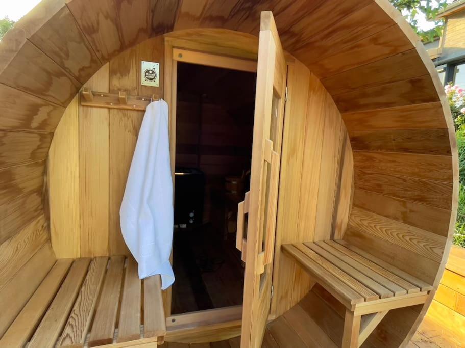 Gite De Charme 5 Etoiles Pour Couple Avec Sauna Et Jacuzzi Exterieurs Privatifs Peaugres Exterior foto