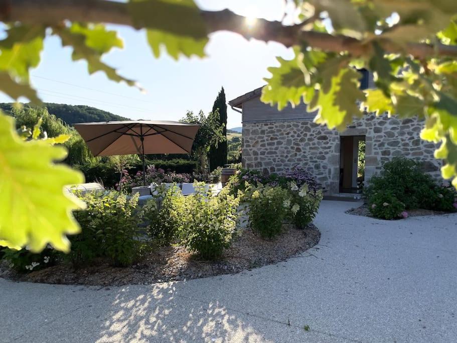 Gite De Charme 5 Etoiles Pour Couple Avec Sauna Et Jacuzzi Exterieurs Privatifs Peaugres Exterior foto