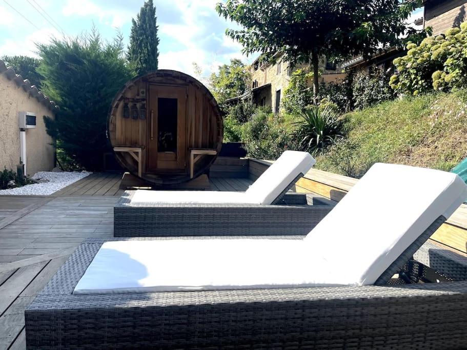 Gite De Charme 5 Etoiles Pour Couple Avec Sauna Et Jacuzzi Exterieurs Privatifs Peaugres Exterior foto