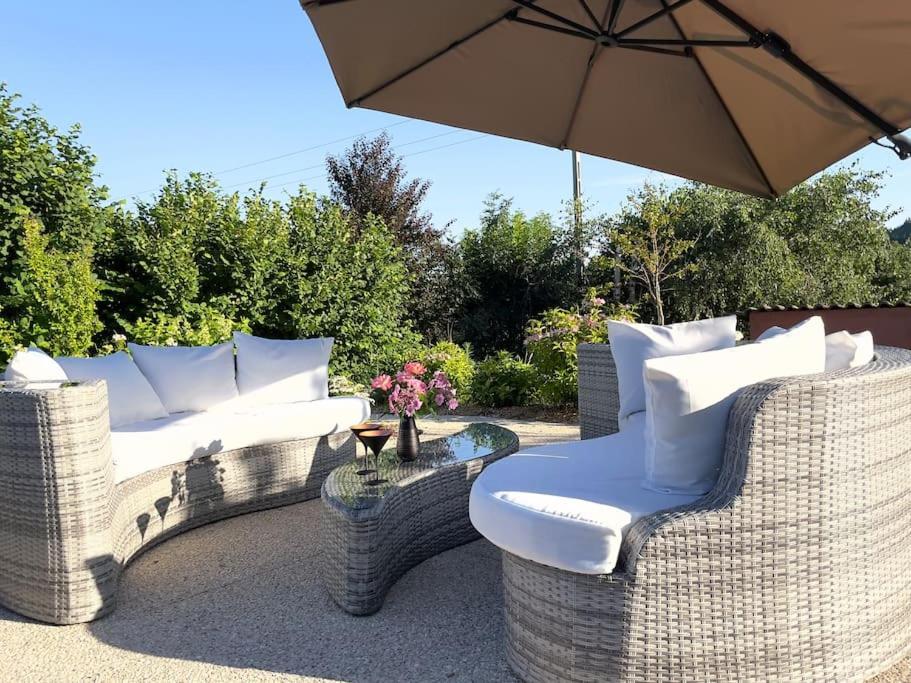 Gite De Charme 5 Etoiles Pour Couple Avec Sauna Et Jacuzzi Exterieurs Privatifs Peaugres Exterior foto