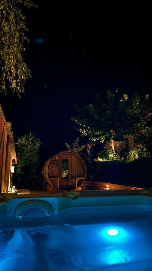 Gite De Charme 5 Etoiles Pour Couple Avec Sauna Et Jacuzzi Exterieurs Privatifs Peaugres Exterior foto